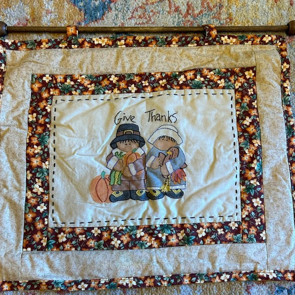 Vintage Folk Art Thanksgiving Embroidered Patchwork Quilt Wall Hanging Pilgrims - Picture 1 of 6